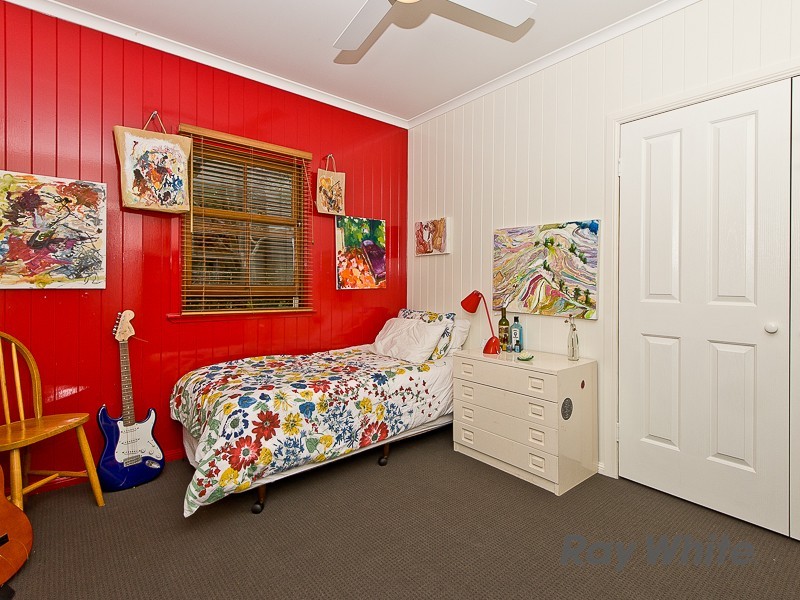 16 Kate Street, Shorncliffe QLD 4017