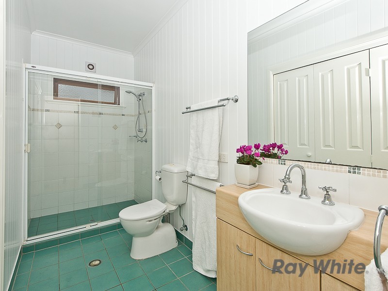 16 Kate Street, Shorncliffe QLD 4017