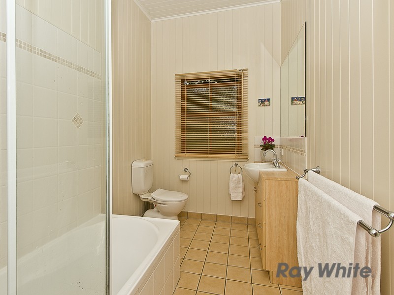 16 Kate Street, Shorncliffe QLD 4017