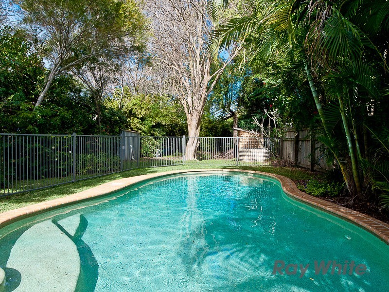 16 Kate Street, Shorncliffe QLD 4017