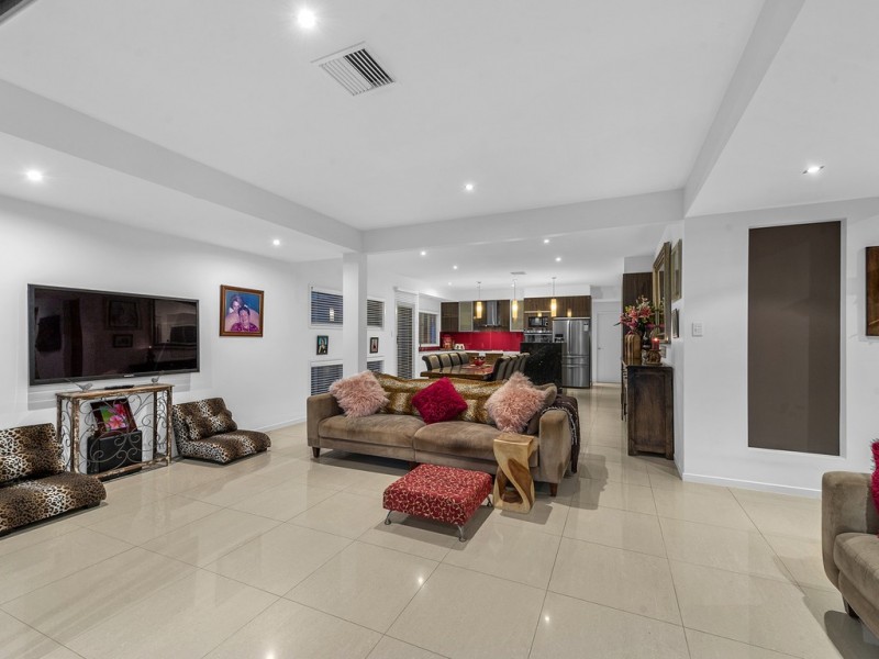 90 Stringybark Drive, Chermside West QLD 4032