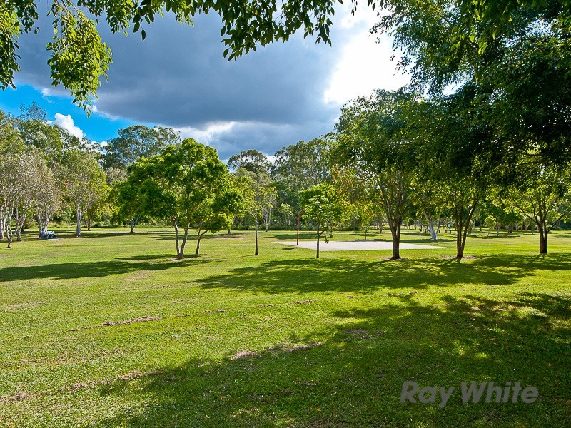 4 Lorenc Place, Bridgeman Downs QLD 4035