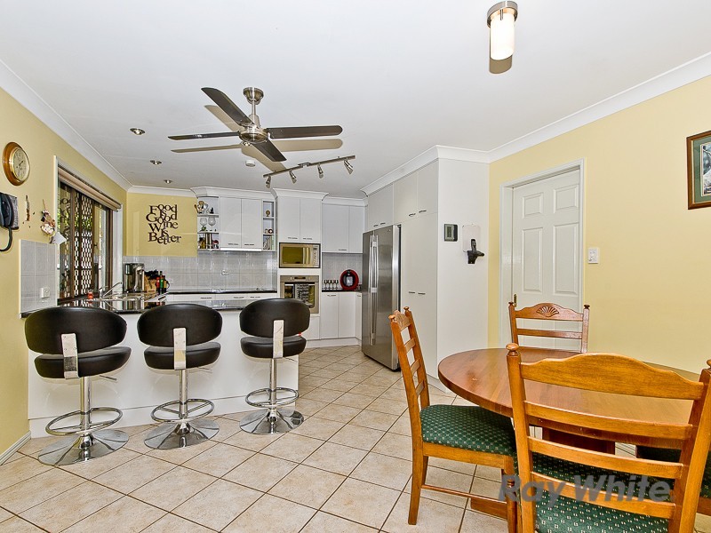 4 Lorenc Place, Bridgeman Downs QLD 4035