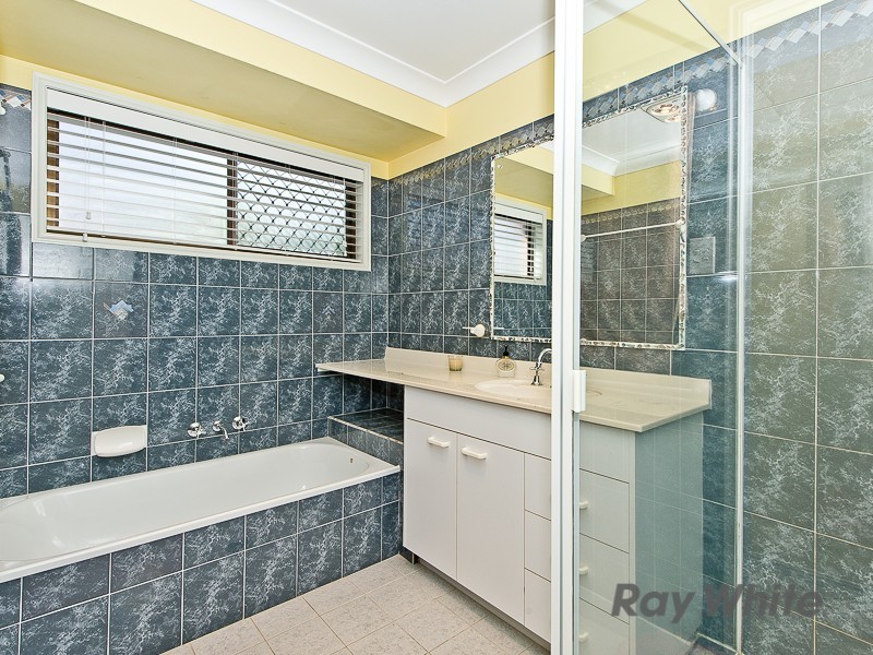 4 Lorenc Place, Bridgeman Downs QLD 4035