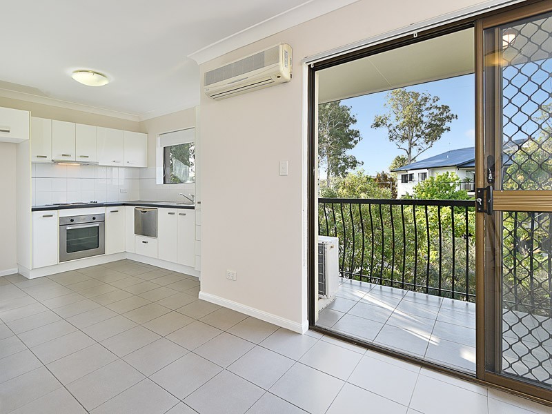 4/70 Hilltop Avenue, Chermside QLD 4032