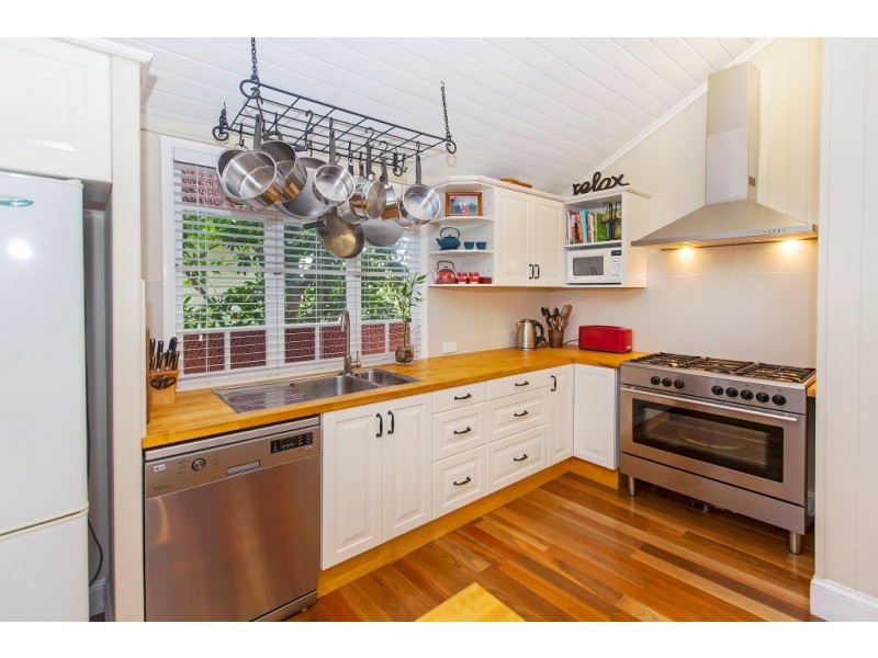 20 Robinson Street, Shorncliffe QLD 4017