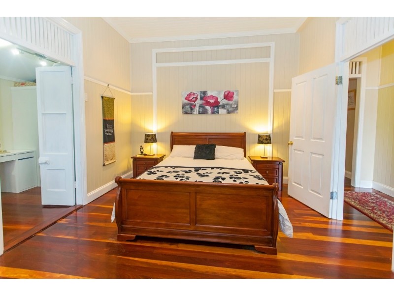 20 Robinson Street, Shorncliffe QLD 4017