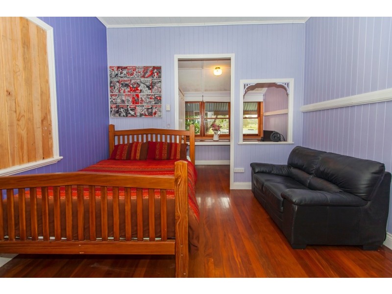 20 Robinson Street, Shorncliffe QLD 4017