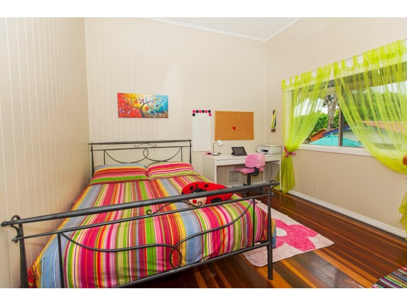 20 Robinson Street, Shorncliffe QLD 4017