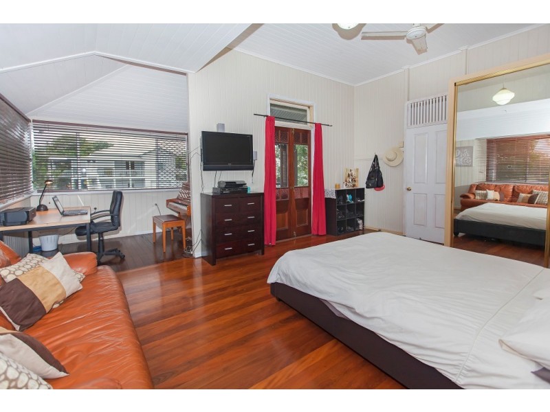 20 Robinson Street, Shorncliffe QLD 4017