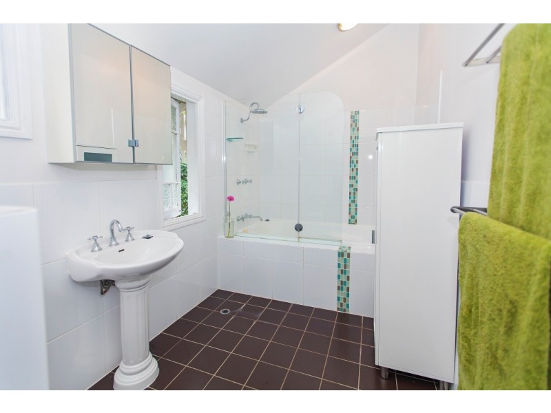 20 Robinson Street, Shorncliffe QLD 4017