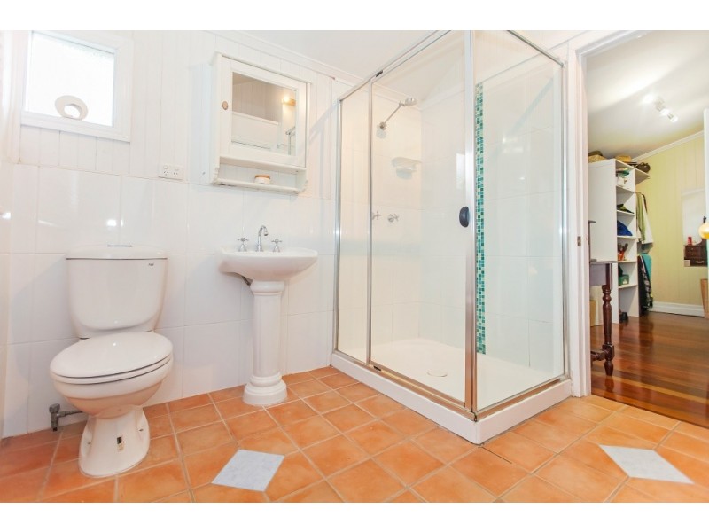 20 Robinson Street, Shorncliffe QLD 4017