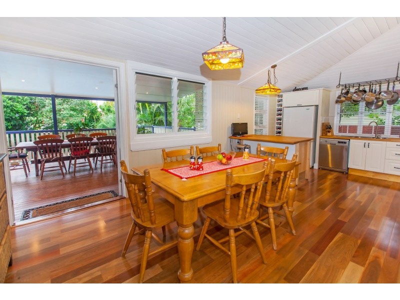 20 Robinson Street, Shorncliffe QLD 4017