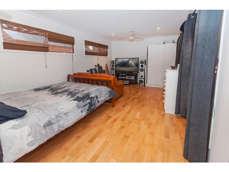 20 Robinson Street, Shorncliffe QLD 4017