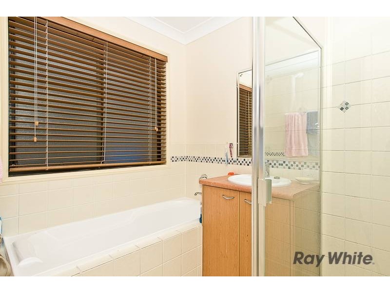 8 Bonsoir Court, Eatons Hill QLD 4037