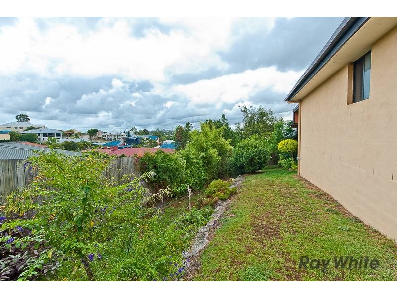 8 Bonsoir Court, Eatons Hill QLD 4037