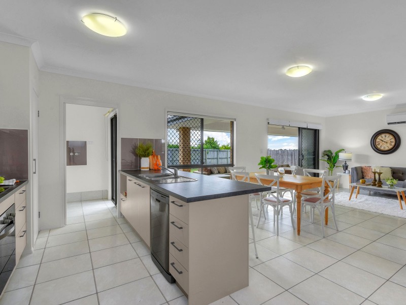 16 Rawlins Crescent, North Lakes QLD 4509