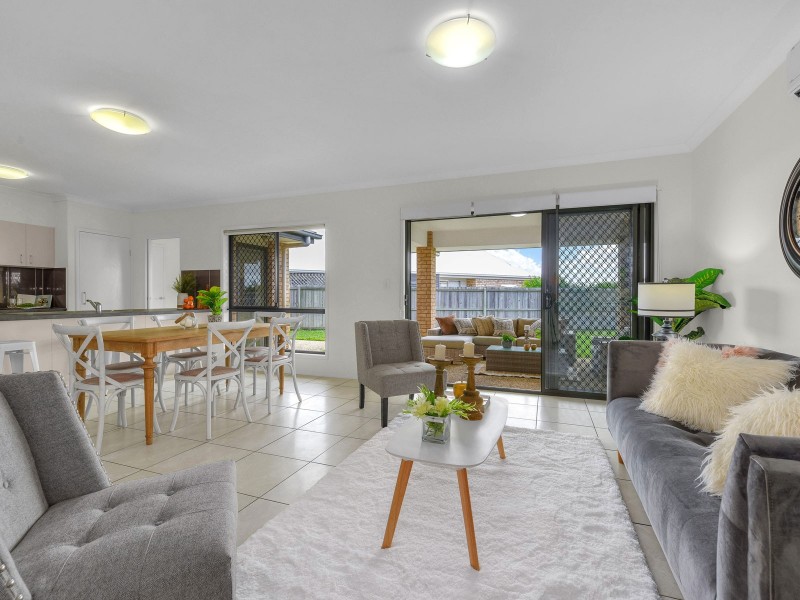 16 Rawlins Crescent, North Lakes QLD 4509