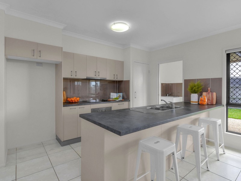 16 Rawlins Crescent, North Lakes QLD 4509