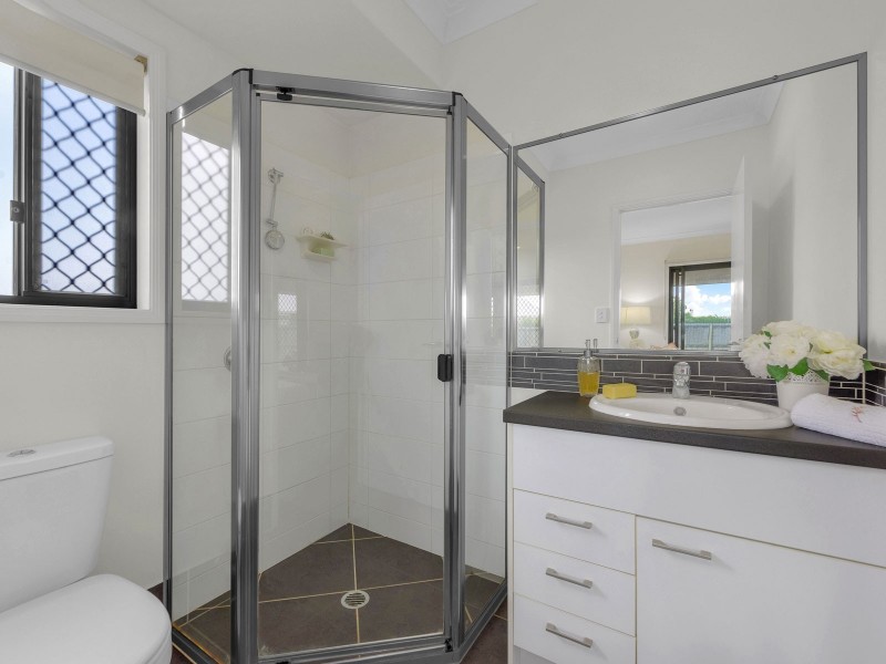 16 Rawlins Crescent, North Lakes QLD 4509