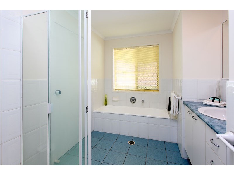 8 Sommerville Place, Chermside West QLD 4032