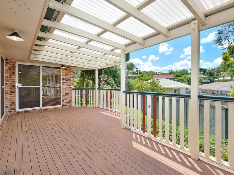 8 Woodvale Court, Everton Hills QLD 4053