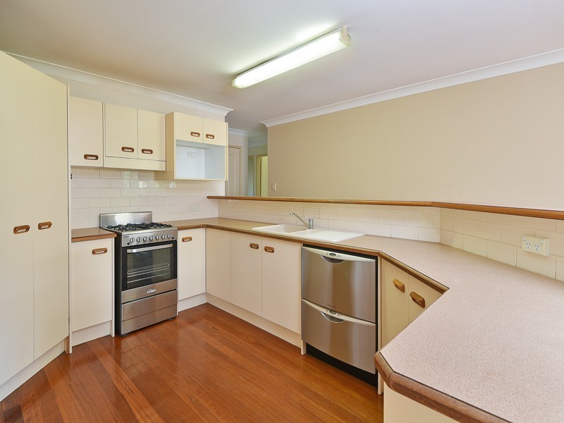 8 Woodvale Court, Everton Hills QLD 4053