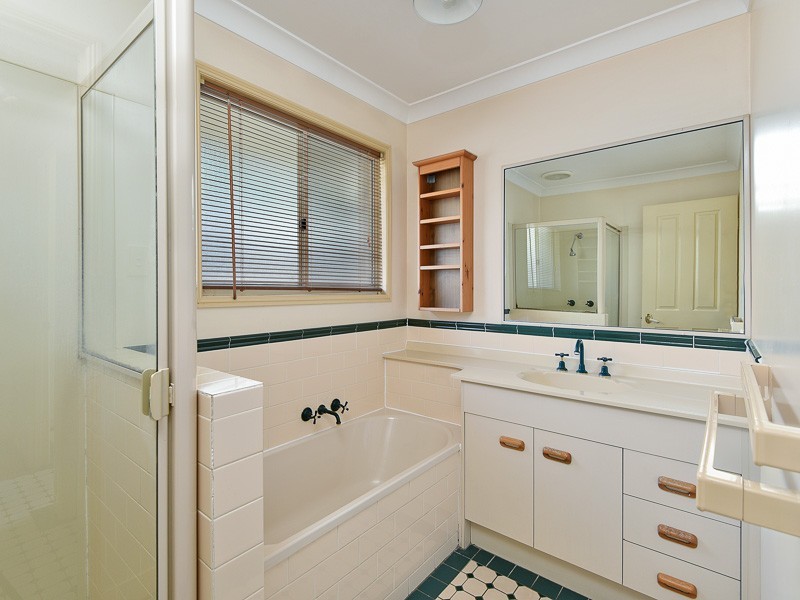 8 Woodvale Court, Everton Hills QLD 4053