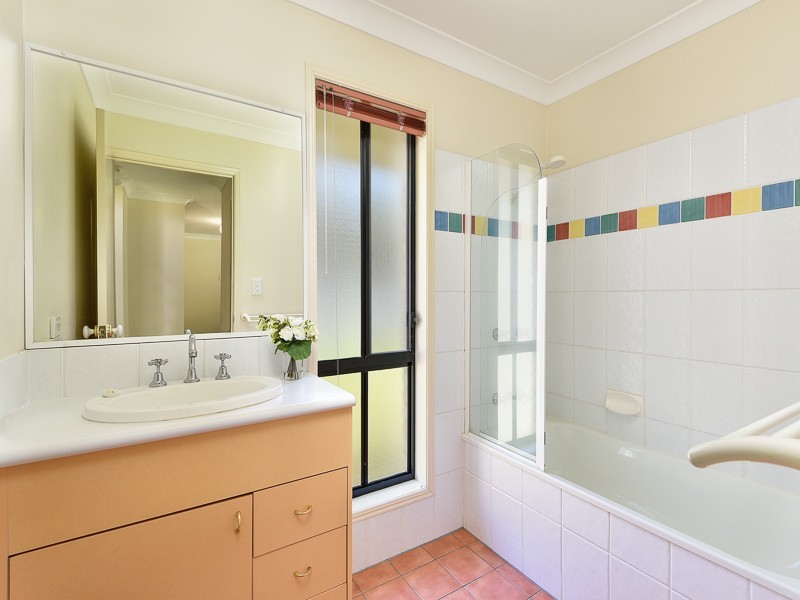 7 Pinewood Street, Wynnum West QLD 4178