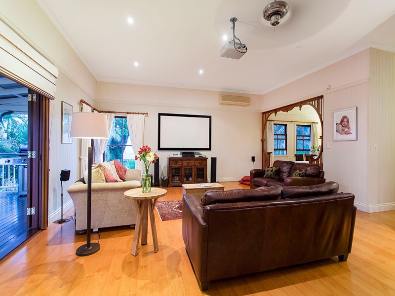 21 Robinson Street, Shorncliffe QLD 4017