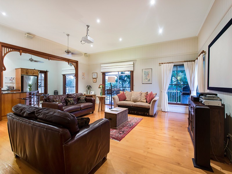 21 Robinson Street, Shorncliffe QLD 4017