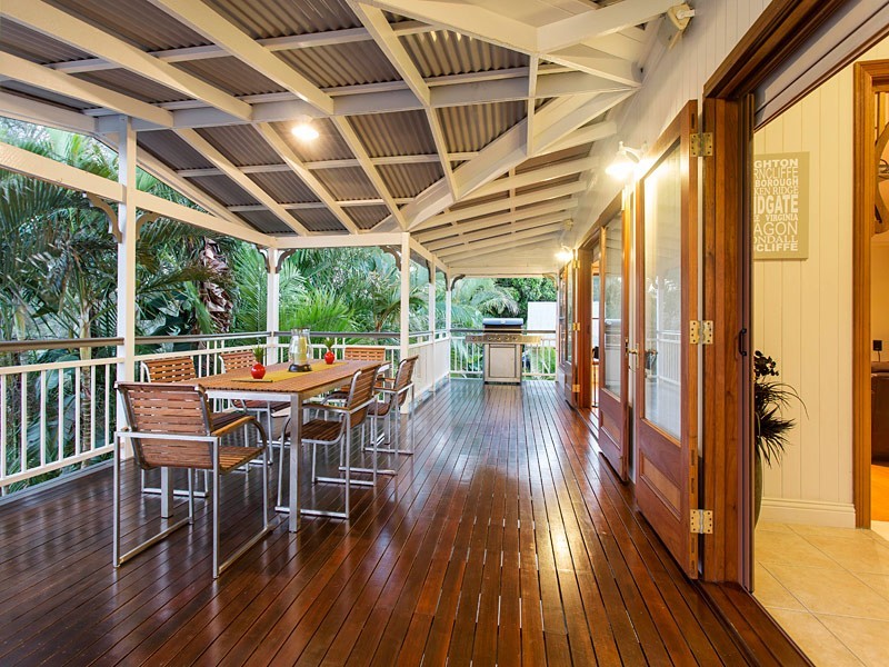 21 Robinson Street, Shorncliffe QLD 4017