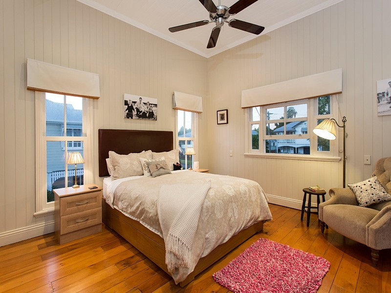 21 Robinson Street, Shorncliffe QLD 4017