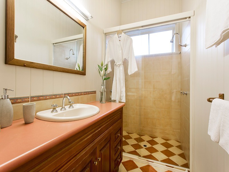 21 Robinson Street, Shorncliffe QLD 4017