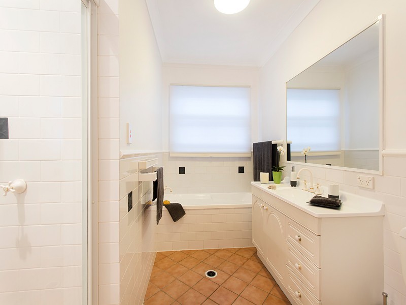 21 Robinson Street, Shorncliffe QLD 4017