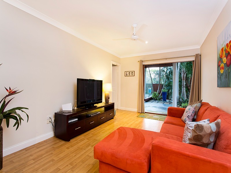 21 Robinson Street, Shorncliffe QLD 4017