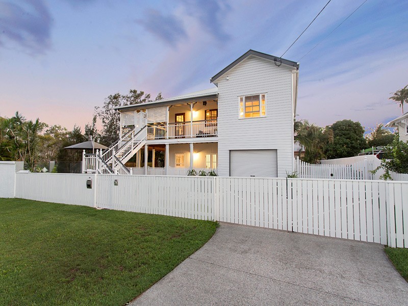 21 Robinson Street, Shorncliffe QLD 4017