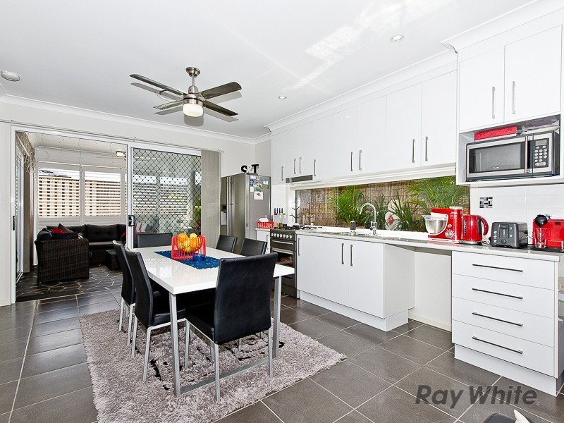 8 Hinchinbrook Avenue, Fitzgibbon QLD 4018