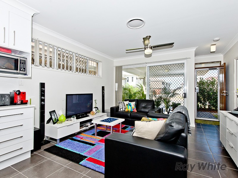 8 Hinchinbrook Avenue, Fitzgibbon QLD 4018