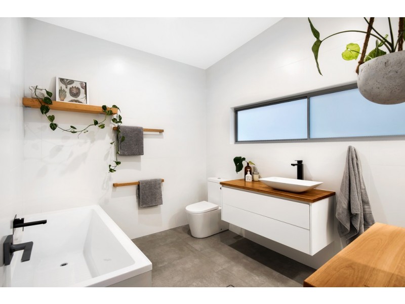 11 Danaus Court, Eatons Hill QLD 4037