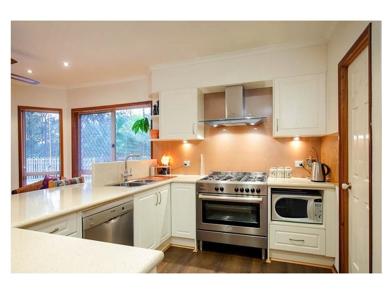 10 Spotted Gum Lane, Cashmere QLD 4500