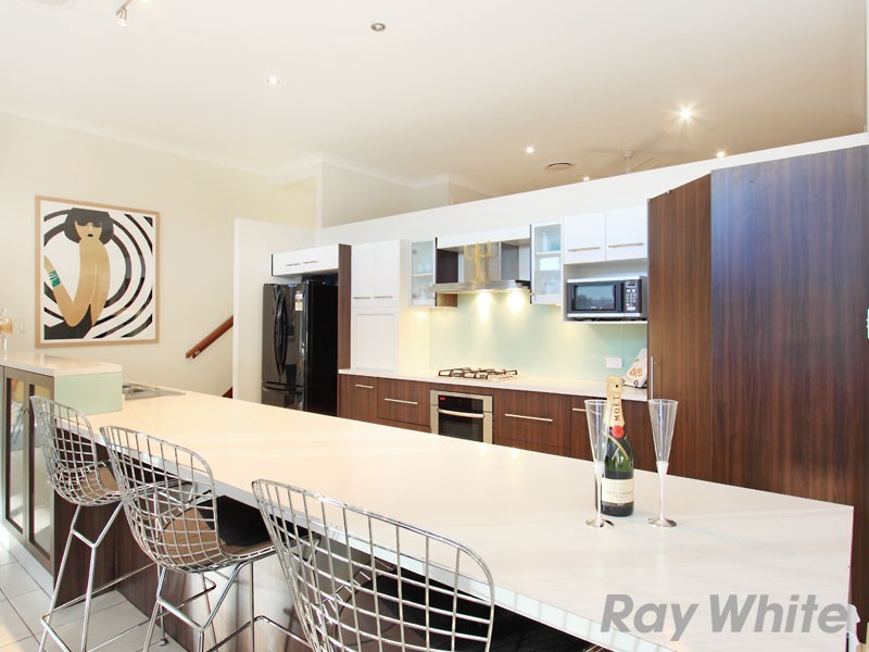 16 Alberic Court, Eatons Hill QLD 4037