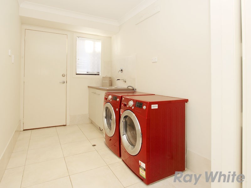 16 Alberic Court, Eatons Hill QLD 4037