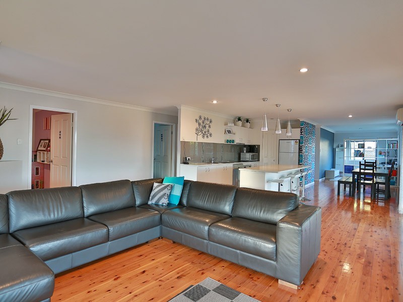 4 Glendore Court, Eatons Hill QLD 4037