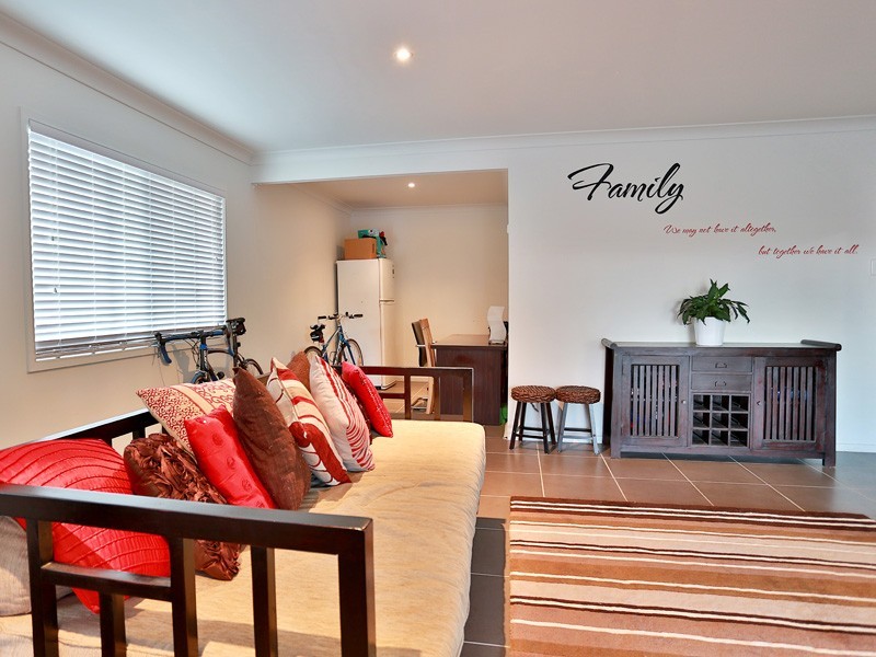 4 Glendore Court, Eatons Hill QLD 4037