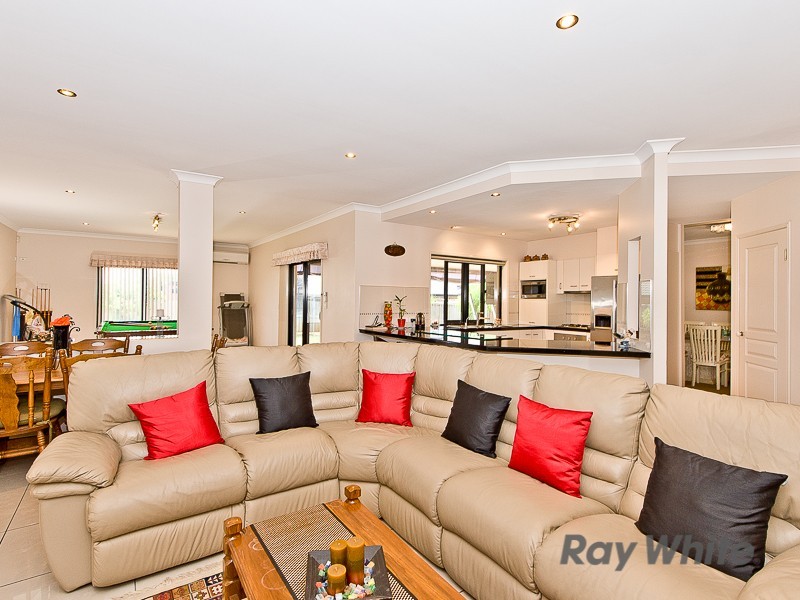 11 Azienda Place, Bridgeman Downs QLD 4035