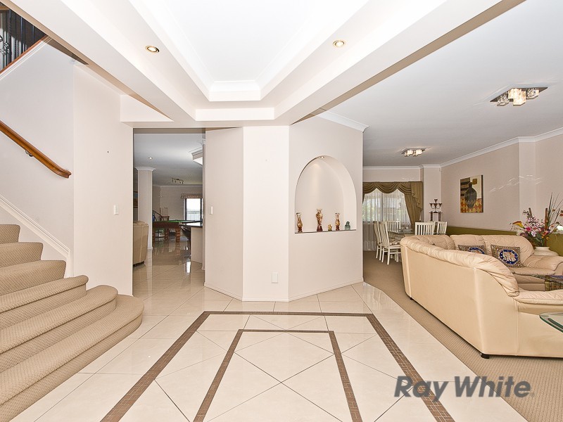 11 Azienda Place, Bridgeman Downs QLD 4035