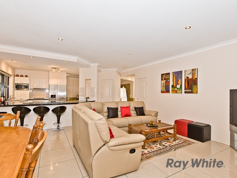 11 Azienda Place, Bridgeman Downs QLD 4035