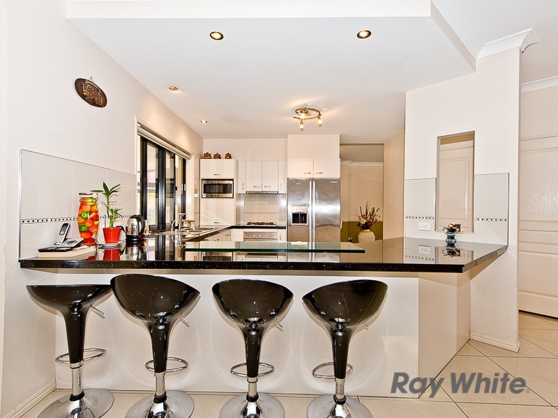 11 Azienda Place, Bridgeman Downs QLD 4035