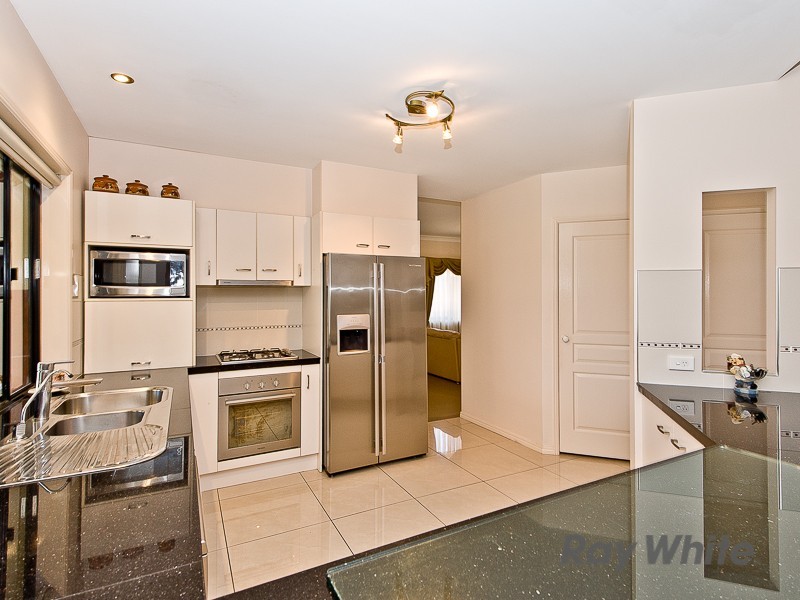 11 Azienda Place, Bridgeman Downs QLD 4035